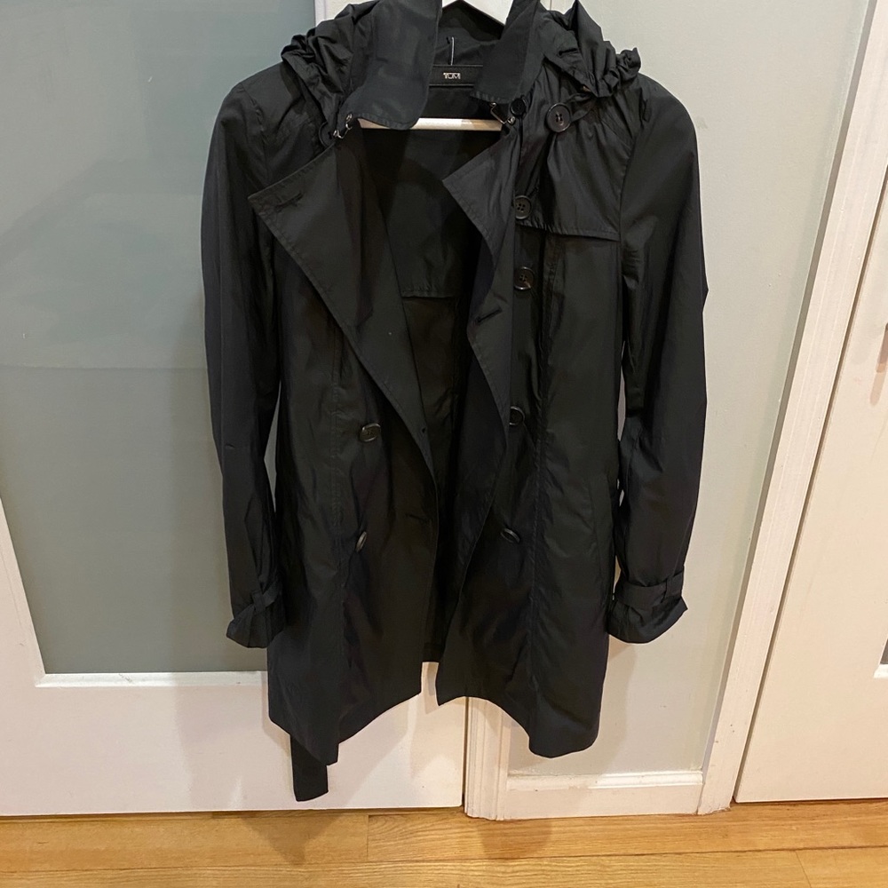 Tumi trench thin coat small. Great for travel, like new